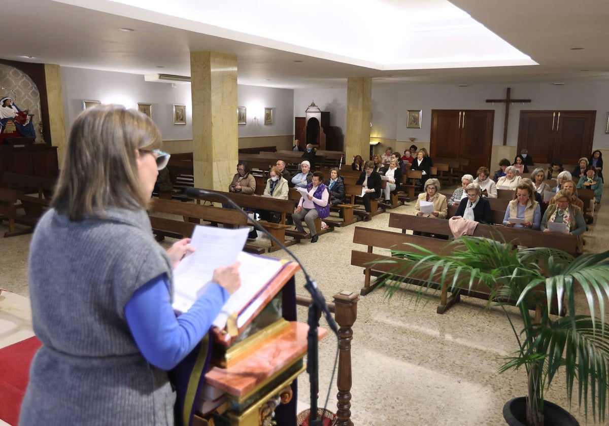 Oración del grupo de Madres Mónica de la parroquia de Santa Teresa, el jueves pasado