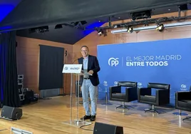 El PP de Madrid trata de dejar la polémica sobre la pareja de Ayuso en un ámbito particular entre críticas internas por la gestión