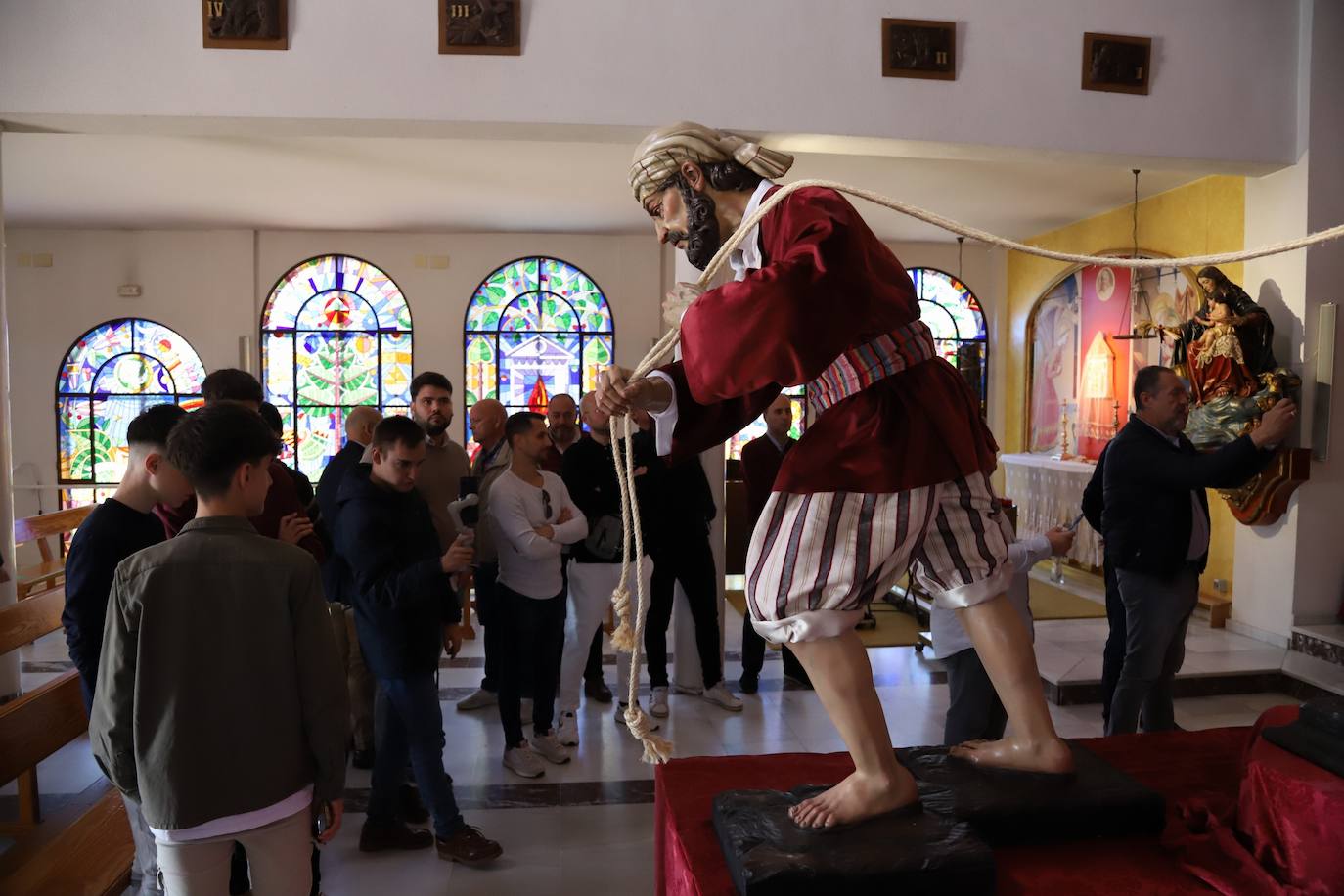 Fotos: Las Tres Caídas cobra vida en Córdoba con el Cirineo y un sayón
