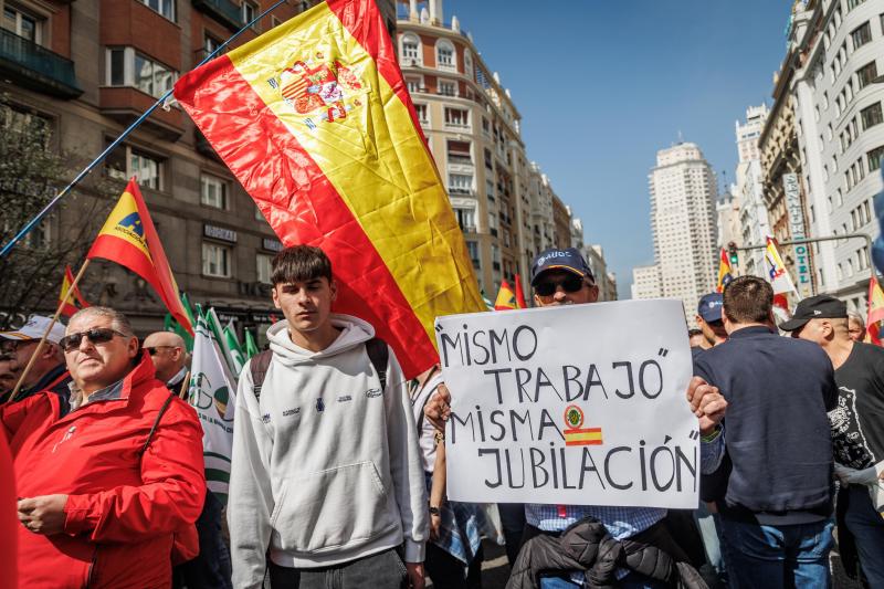 La manifestación de policías y guardias civiles en Madrid este sábado, en imágenes