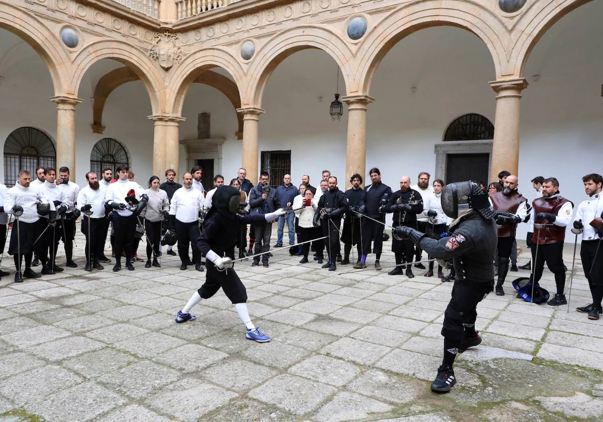 Se celebró una sesión de combates o asaltos libres, donde pusieron en práctica las técnicas aprendidas en las clases