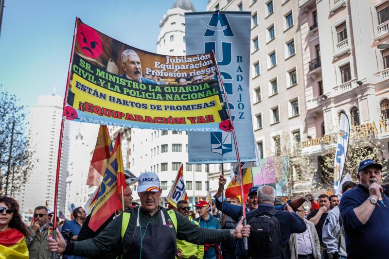 La manifestación de policías y guardias civiles en Madrid este sábado, en imágenes