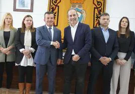 Ciudadanos y PSOE expulsan al alcalde del PP del Ayuntamiento de Carboneras y lo comparan con el sultán Boabdil de Granada