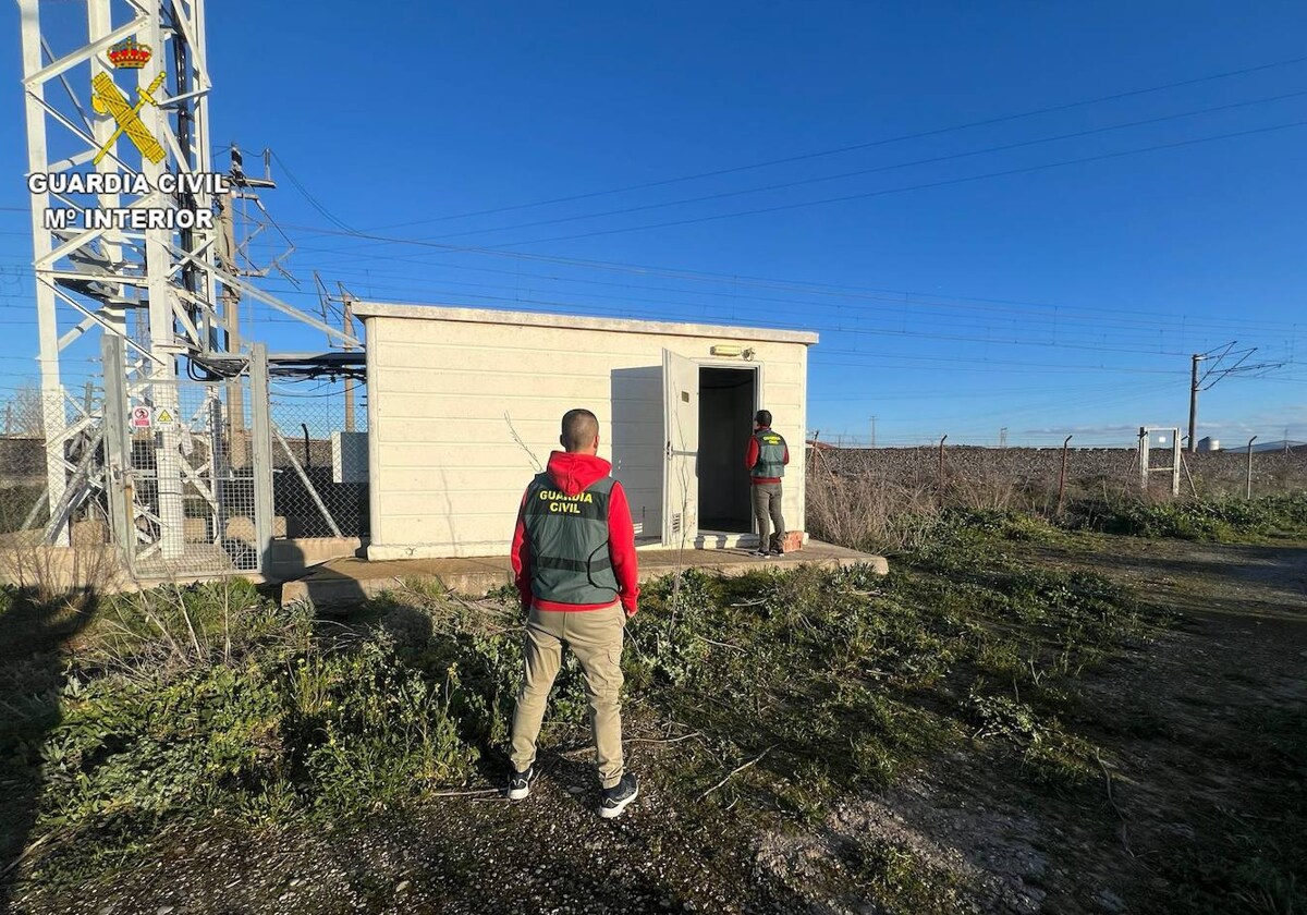 Los ladrones forzaban la valla perimetral de las instalaciones y dejaban sin servicio de telefonía a diferentes usuarios