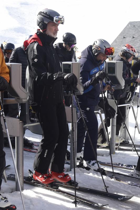 Las imágenes del viaje de esquí del Rey Felipe VI en Formigal