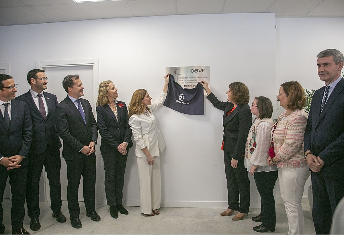 La infanta Elena asiste a la inauguración de la nueva sede de Down Toledo en el Polígono