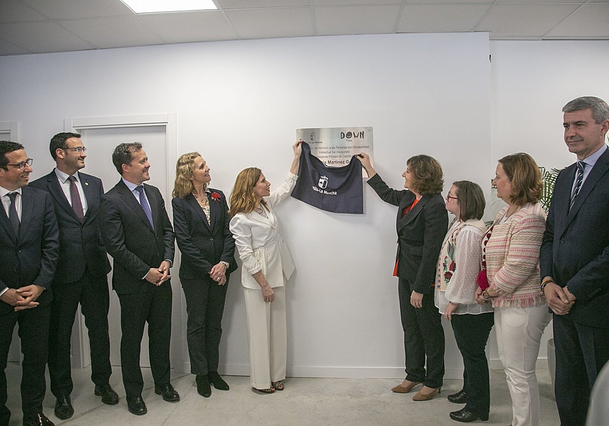 La Infanta Elena, en la inauguración de la sede de DOWN Toledo