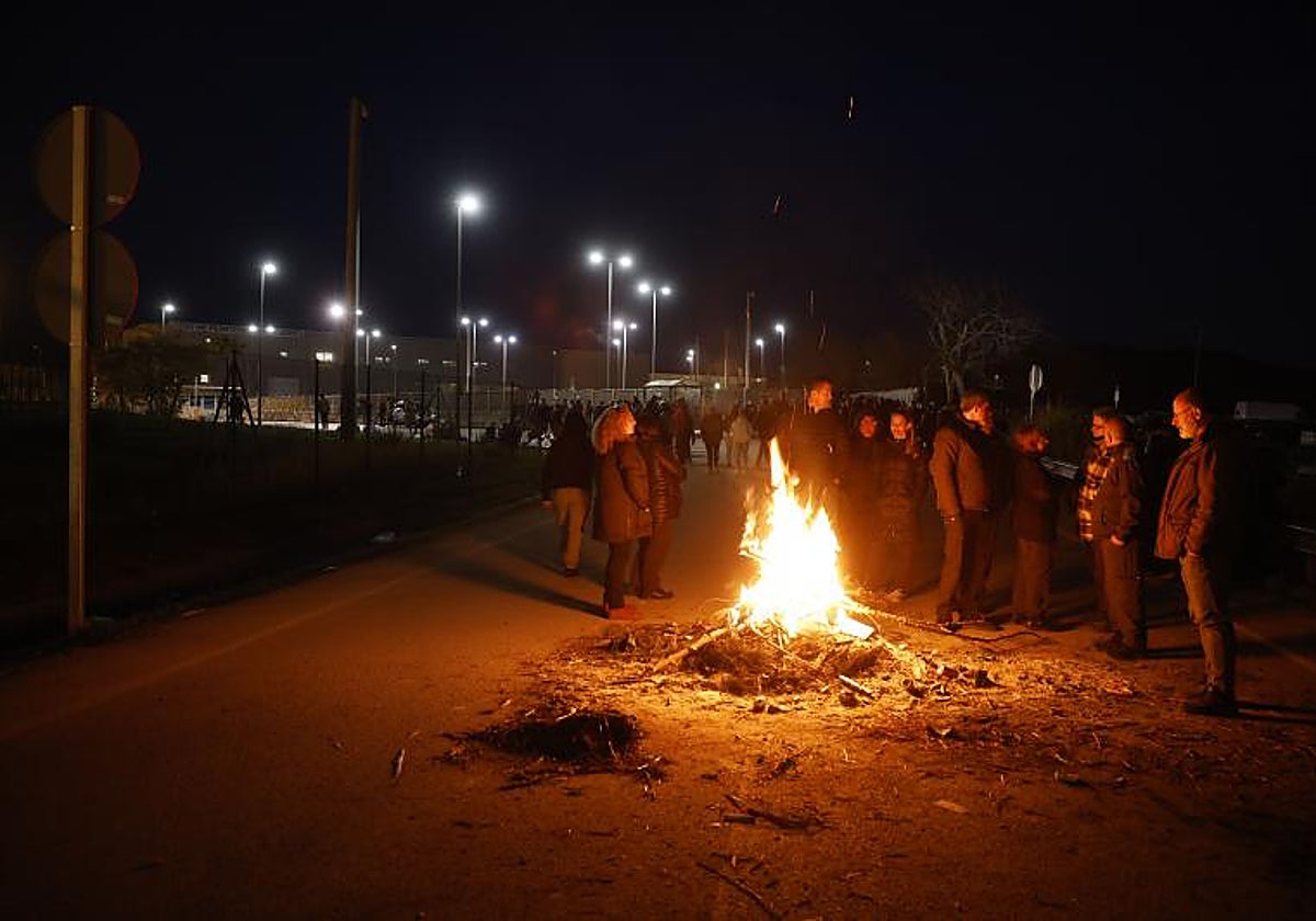 Protesta de funcionarios ante el penal de Quatre Camins, en Barcelona