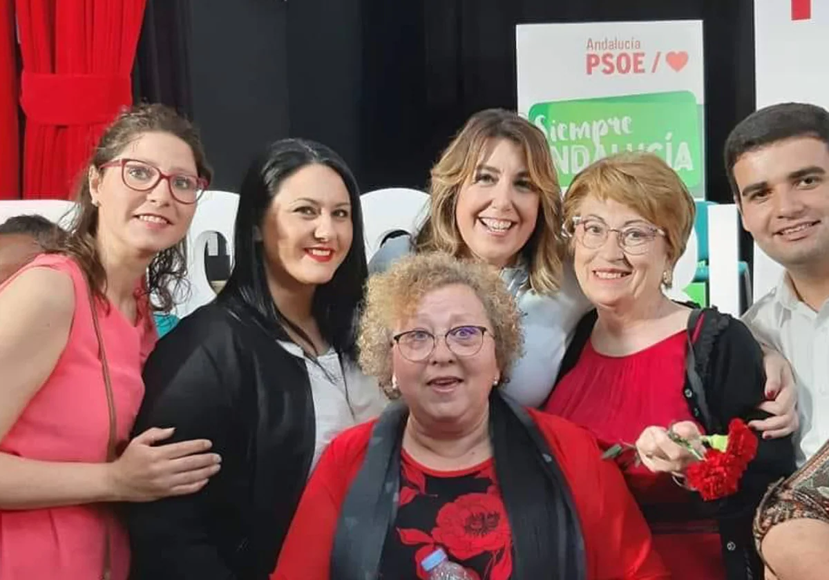 Antonia Contreras, en primer plano, con Susana Díaz durante un acto electoral del PSOE en Almería