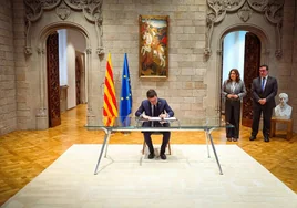 Aragonès firma el decreto de convocatoria del 12M y disuelve el Parlament