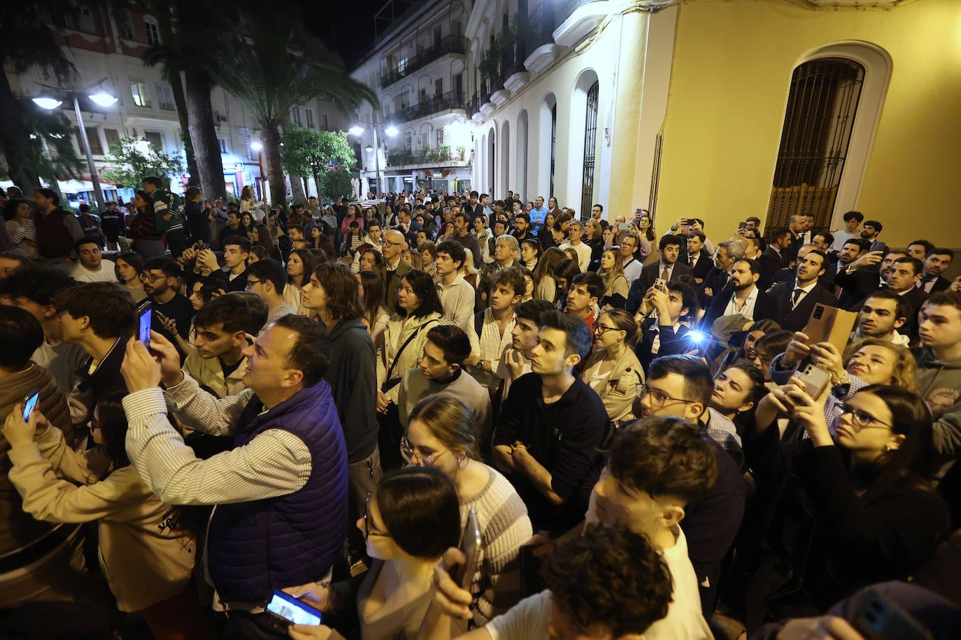 Fotos: el solemne traslado de las imágenes de la Sentencia a su nueva casa de hermandad en Córdoba