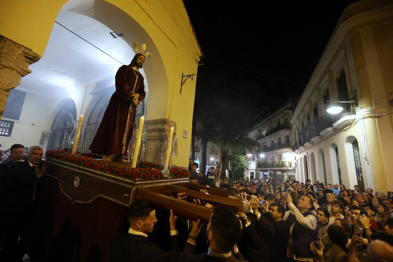 Fotos: el solemne traslado de las imágenes de la Sentencia a su nueva casa de hermandad en Córdoba