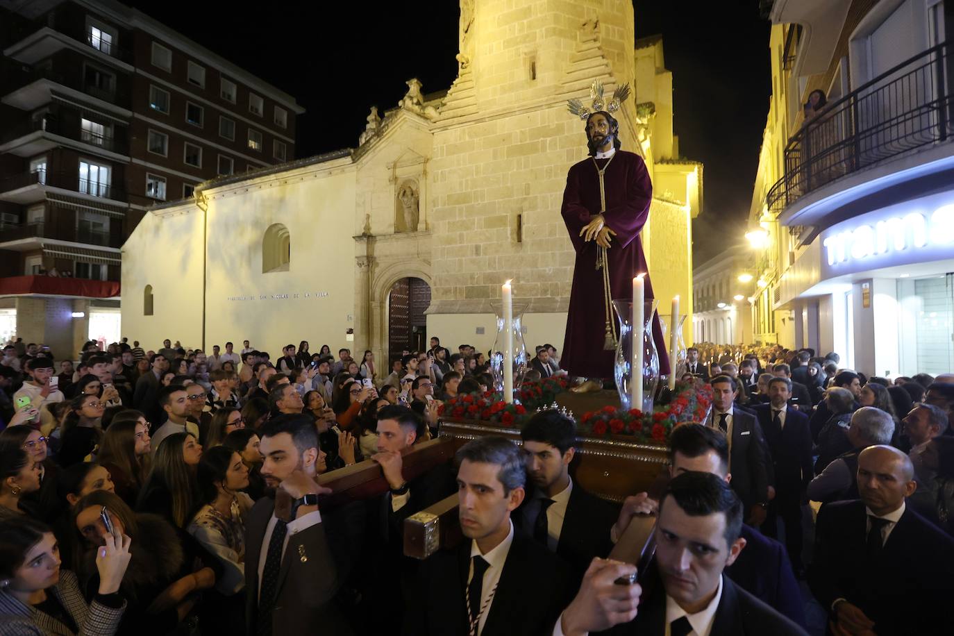 Fotos: el solemne traslado de las imágenes de la Sentencia a su nueva casa de hermandad en Córdoba