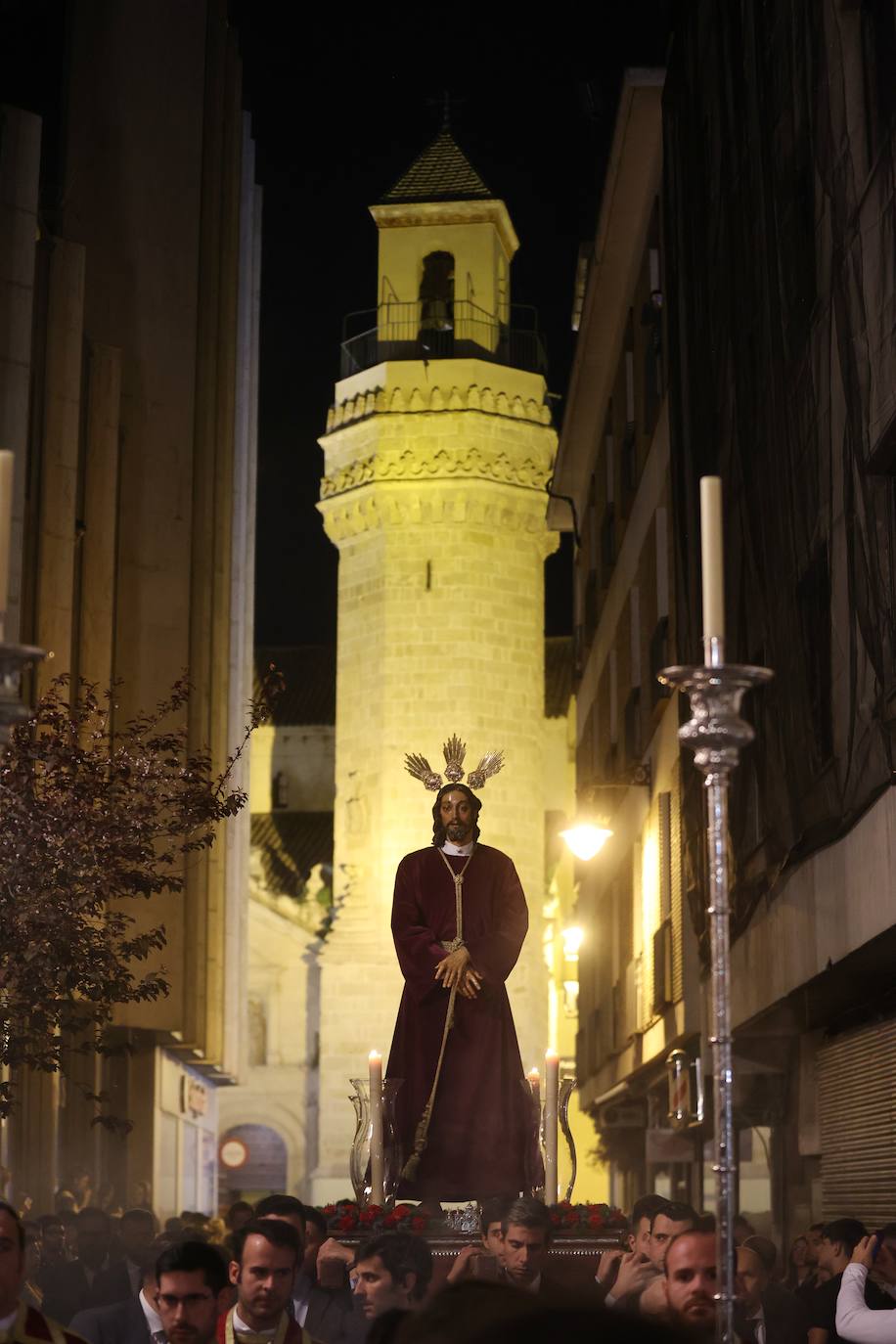 Fotos: el solemne traslado de las imágenes de la Sentencia a su nueva casa de hermandad en Córdoba