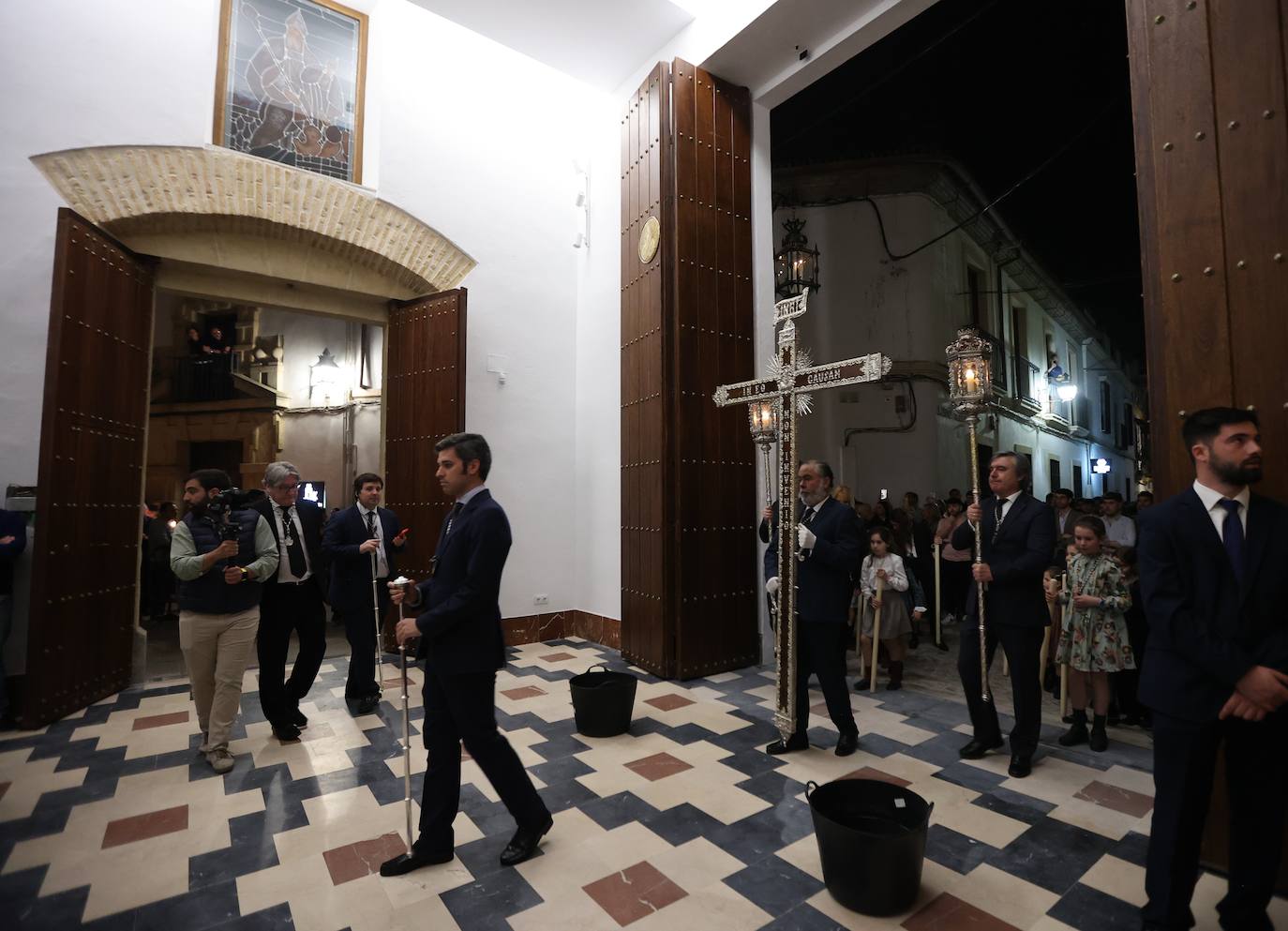Fotos: el solemne traslado de las imágenes de la Sentencia a su nueva casa de hermandad en Córdoba