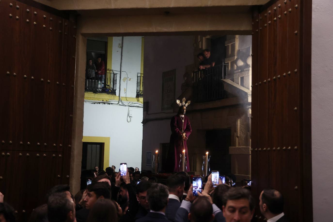 Fotos: el solemne traslado de las imágenes de la Sentencia a su nueva casa de hermandad en Córdoba