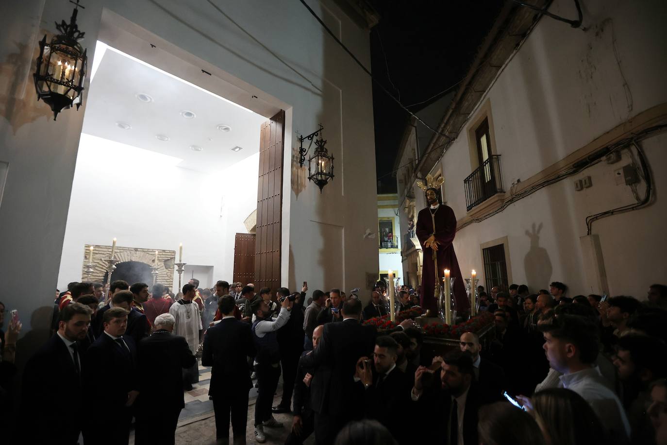 Fotos: el solemne traslado de las imágenes de la Sentencia a su nueva casa de hermandad en Córdoba