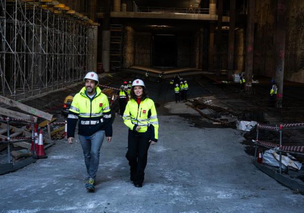 Isabel Díaz Ayuso, durante su visita a las obras de ampliación de la L3 de Metro