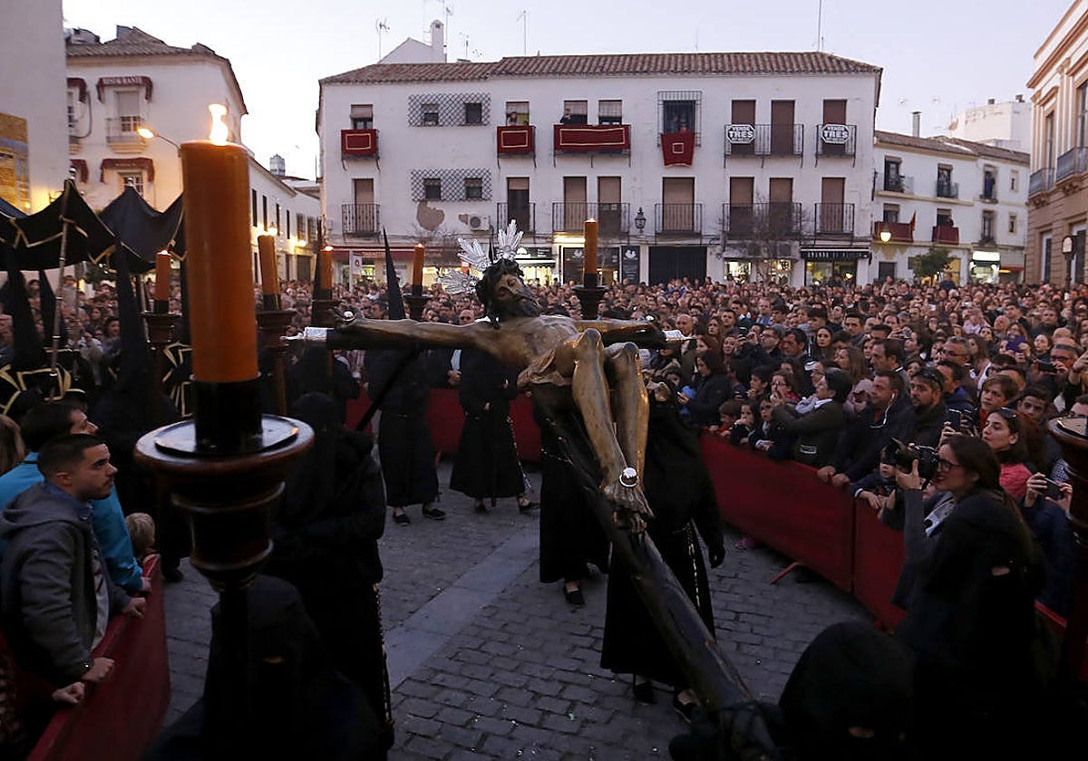 El Santo Cristo de la Salud, en la plaza de la Trinidad, el Lunes Santo