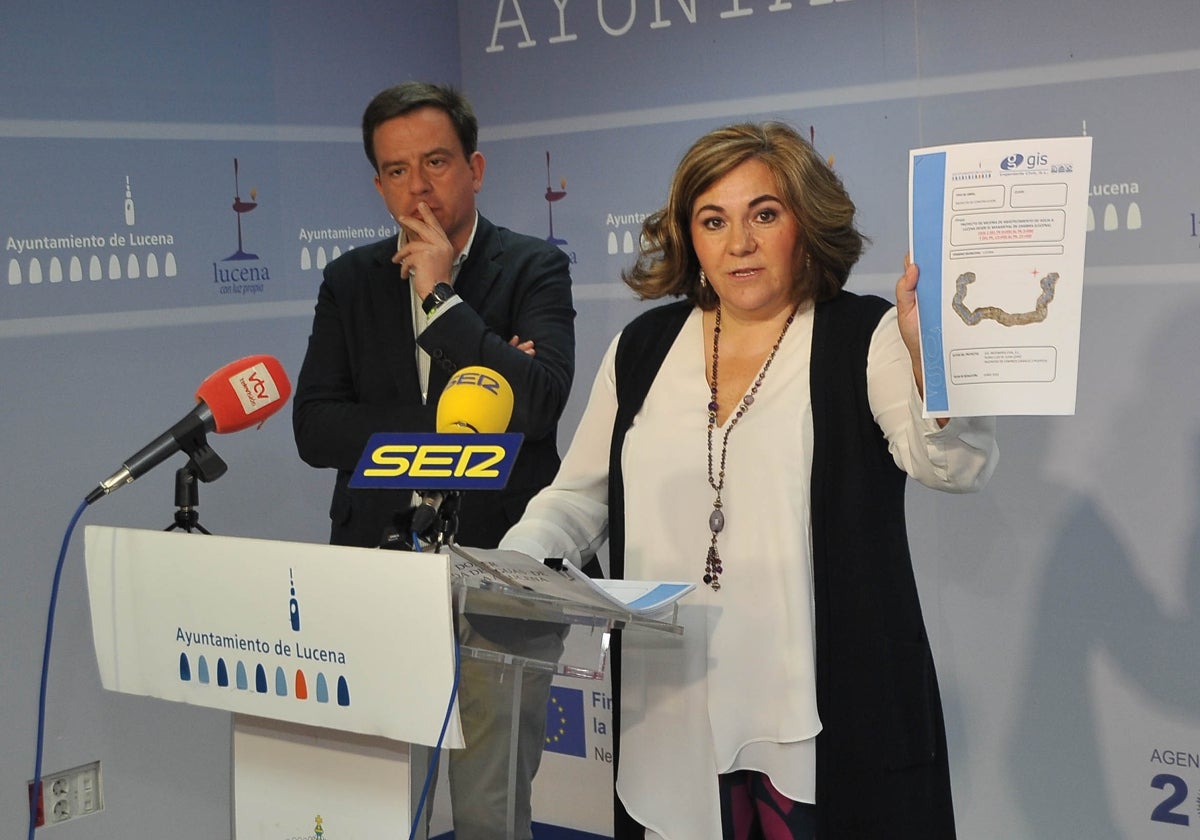 María de la O Redondo muestra el anteproyecto realizado por GIS Ingeniería