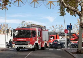 Incendio en Córdoba: los bomberos rescatan a nueve personas tras el fuego en un piso del Sector Sur