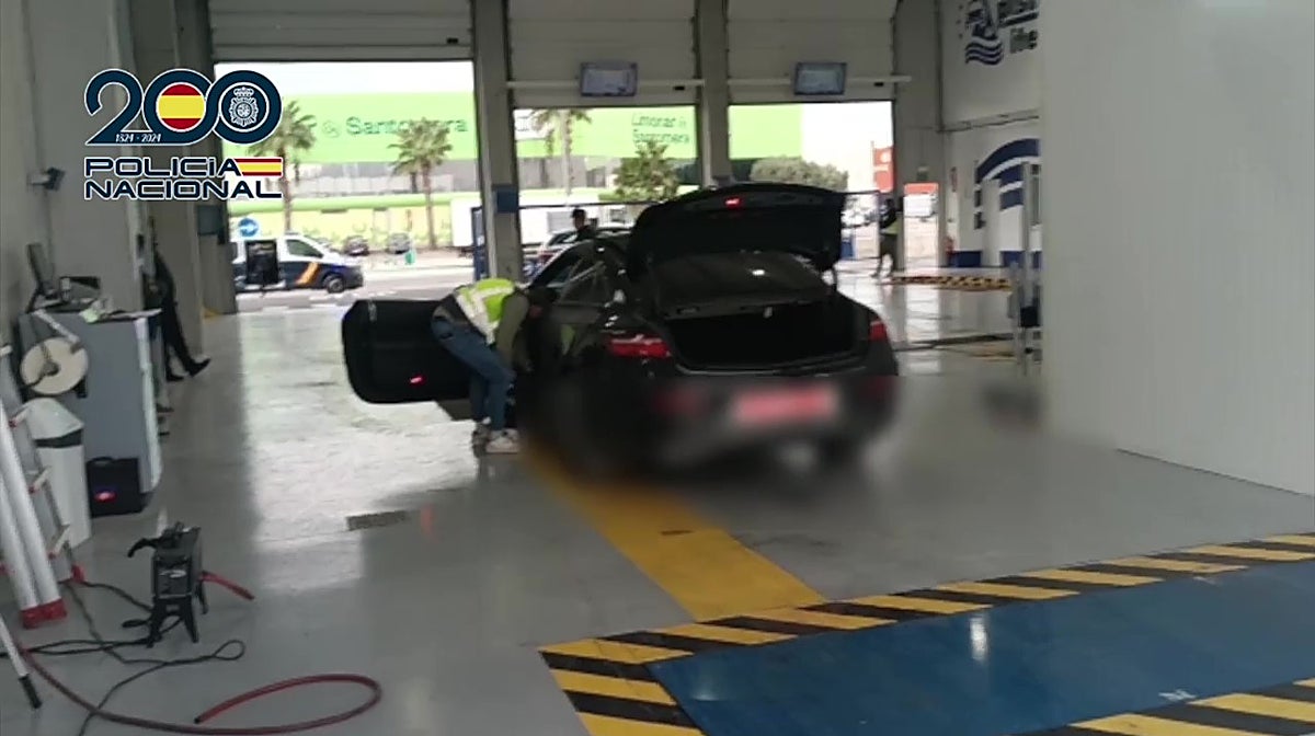 Imagen facilitada por la Policía Nacional de la operación en la que ha desmantelado la trama de fraude en inspecciones de la ITV.