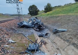 Un tren que salía de Jaén arrolla un vehículo que se encontraba en llamas obstaculizando el paso
