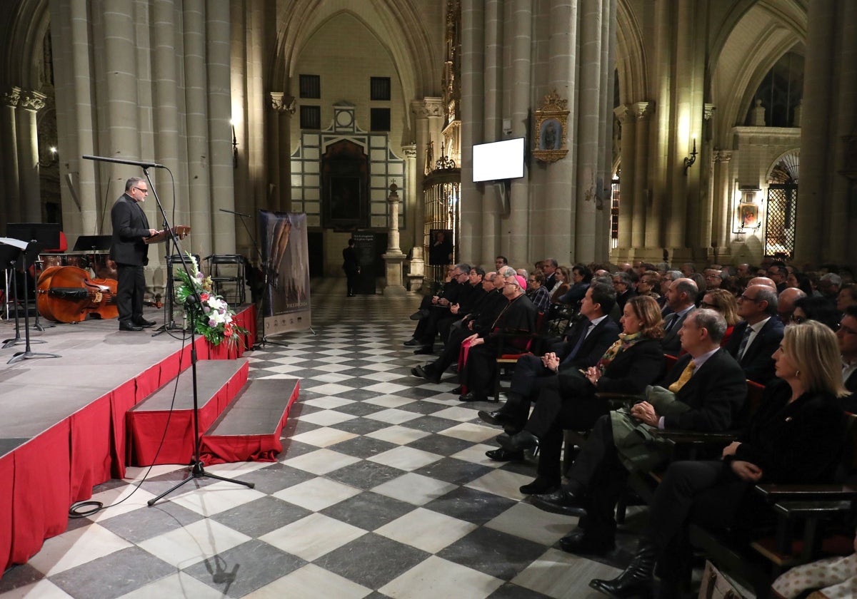 Sánchez Adalid pronuncia su pregón en la catedral de Toledo