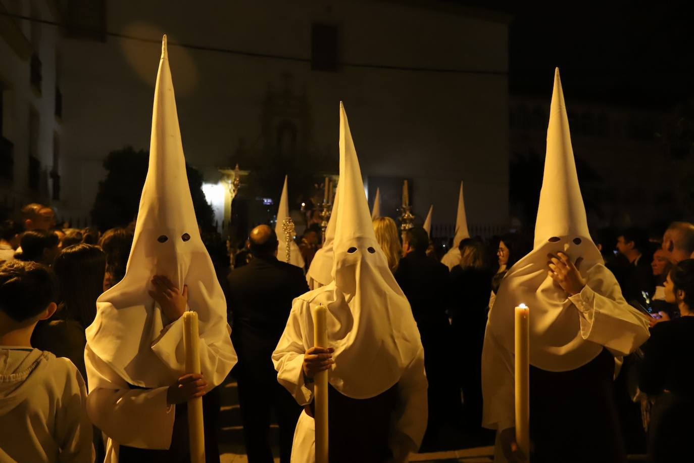 Fotos: la concurrida procesión del Señor de la Salud en el Beso de Judas en Córdoba