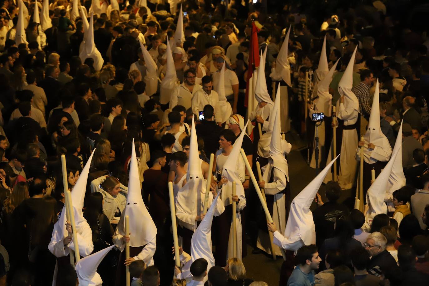 Fotos: la concurrida procesión del Señor de la Salud en el Beso de Judas en Córdoba