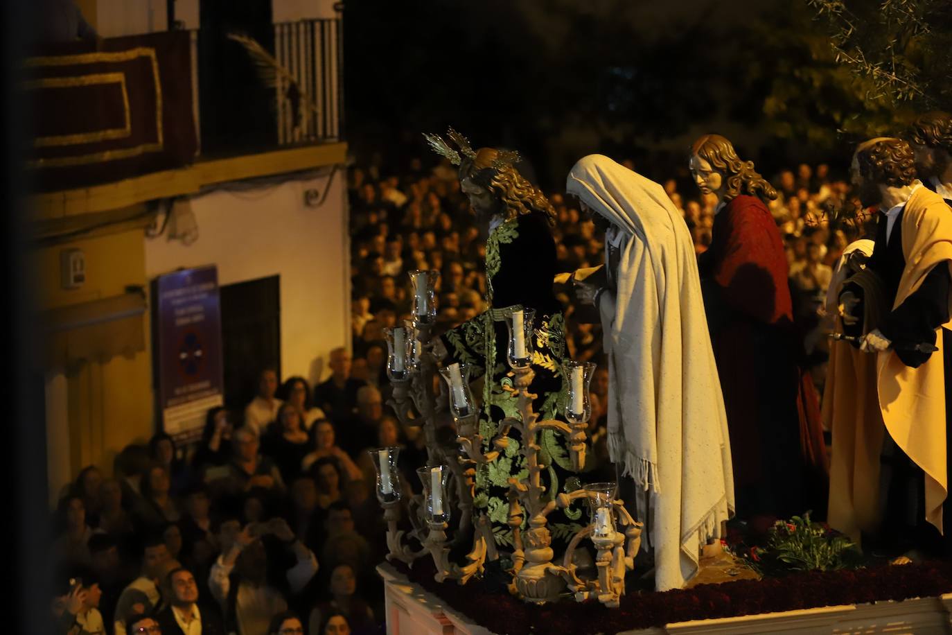 Fotos: la concurrida procesión del Señor de la Salud en el Beso de Judas en Córdoba