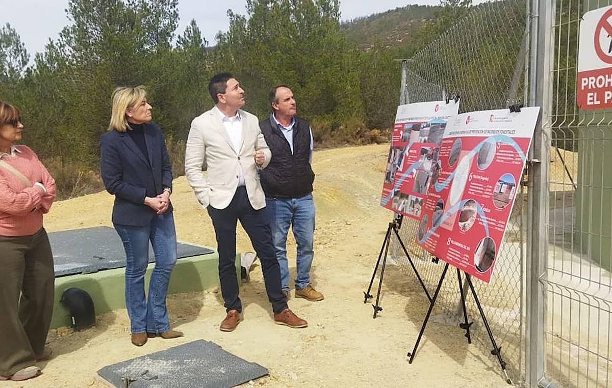 Imagen de la visita al nuevo depósito de agua para la prevención y extinción de incendios en Montán