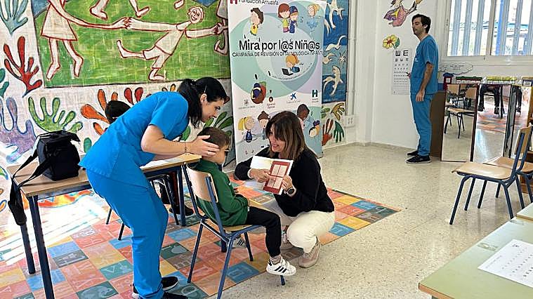 Fundación Arruzafa revisa a 1.060 escolares cordobeses de colegios ubicados en zonas de transformación social