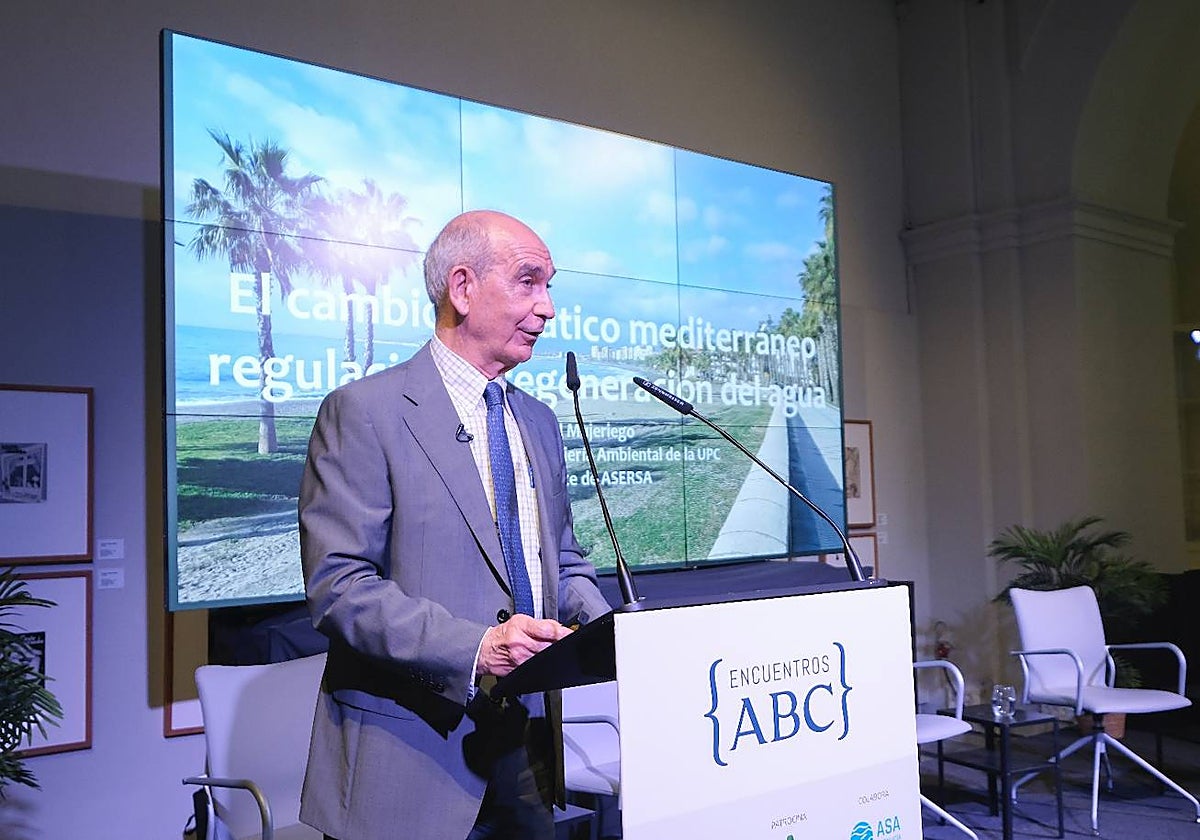 El catedrático Rafael Mujeriego