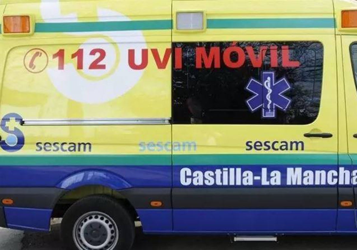 Una ambulancia UVI del Sescam se ha desplazado hasta el lugar de los hechos