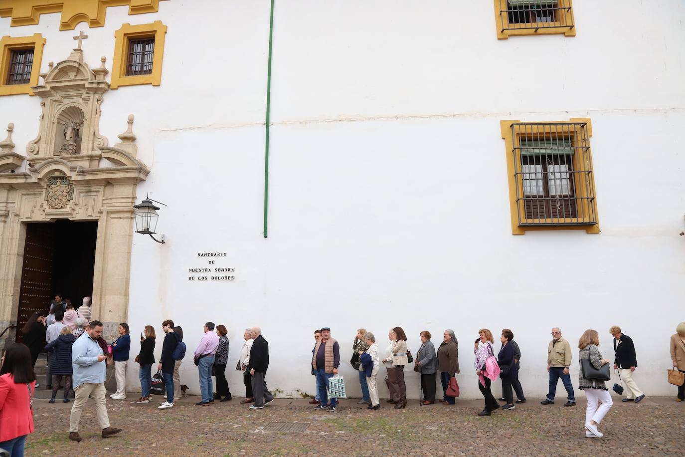 Fotos: el popular y fervoroso Viernes de Dolores en Córdoba
