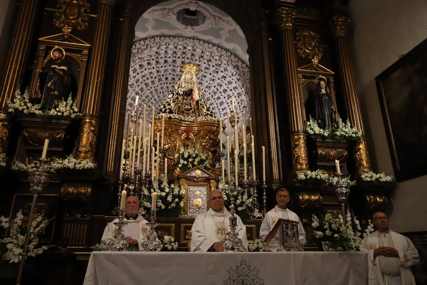 Fotos: el popular y fervoroso Viernes de Dolores en Córdoba