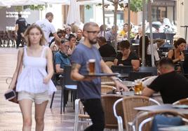 Urbanismo autoriza que bares y restaurantes de Córdoba cierren dos horas más tarde en Semana Santa