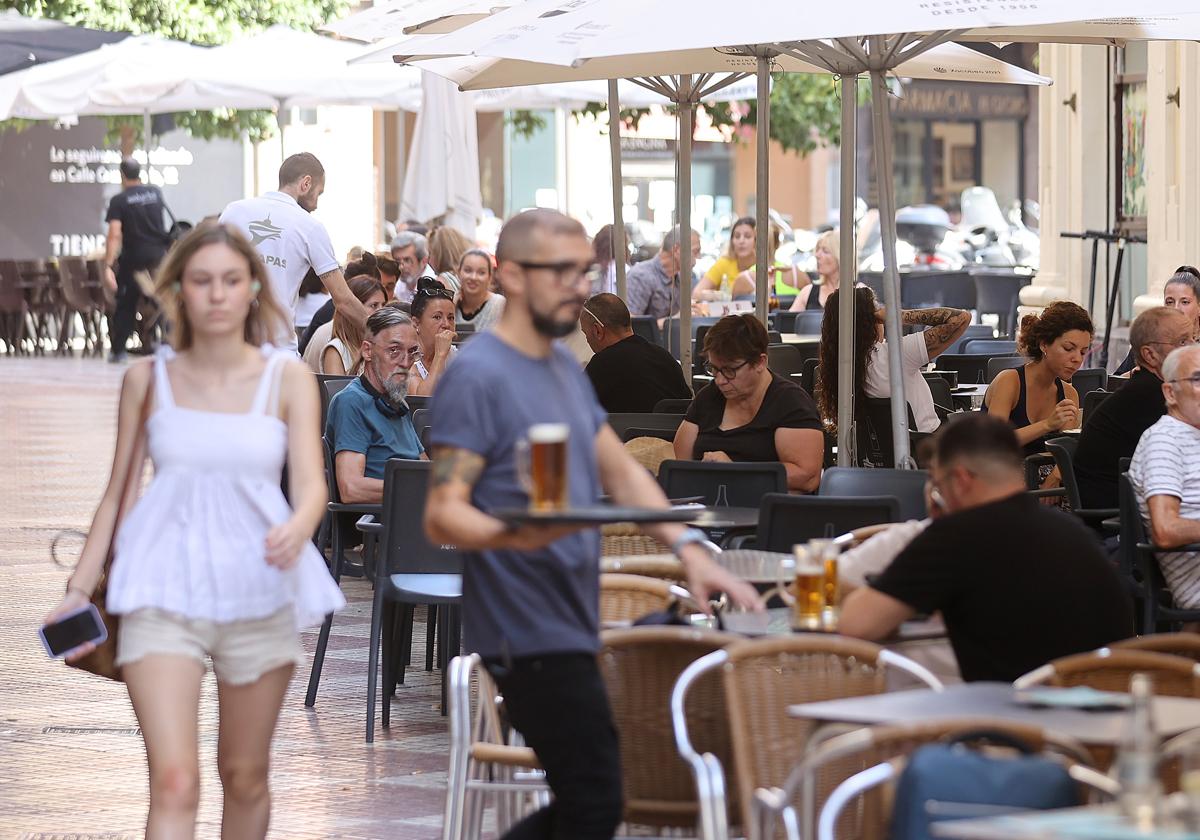 Los bares, restaurantes o cafeterías podrán cerrar dos horas más tardes en Semana Santa