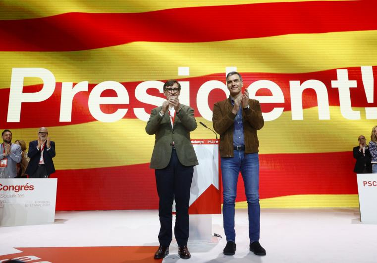 Salvador Illa y Pedro Sánchez, en la clausura del XV Congreso del PSC, el 17 de marzo de este año