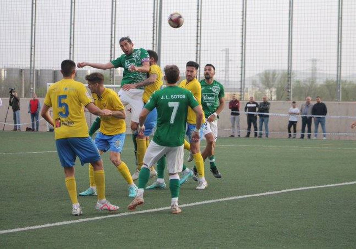 Rubén Gala, entrenador del CD Toledo, se quejó en rueda de prensa de que a su equipo le birlaron dos penaltis por sendas manos