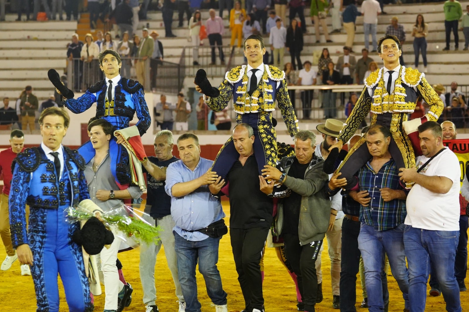 Fotos: pletórica tarde de toros en Pozoblanco con un Roca Rey superior