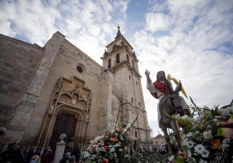 Recorrido procesiones Semana Santa de Alcalá de Henares: pasos y horarios del Domingo de Ramos