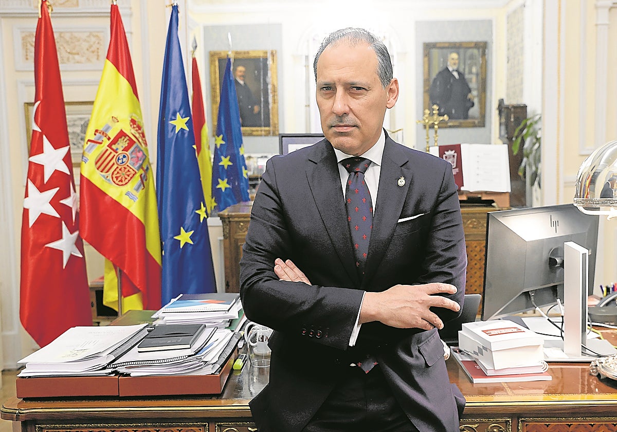 Eugenio Ribón, decano del Colegio de la Abogacía de Madrid, en su despacho