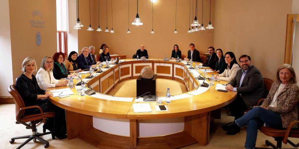 Un intenso abril en el Parlamento de Galicia para investir al ...