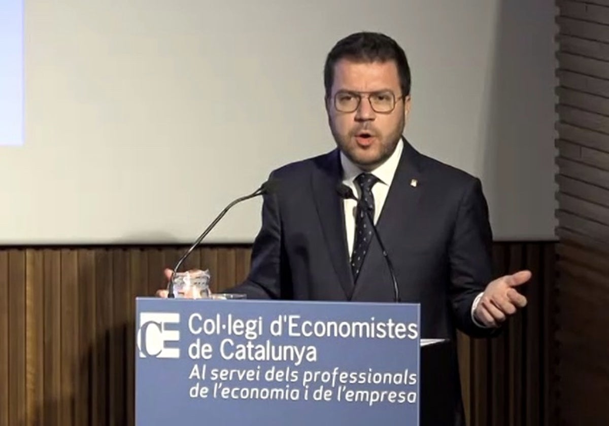 Pere Aragonès, presidente de la Generalitat, hoy, durante su conferencia para defender que Cataluña disponga de un sistema de financiación como el vasco y navarro