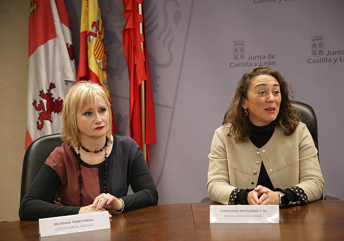 La consejera de Movilidad y Transformación Digital, María González Corral, junto a la delegada territorial, durante la rueda de prensa ofrecida en Zamora