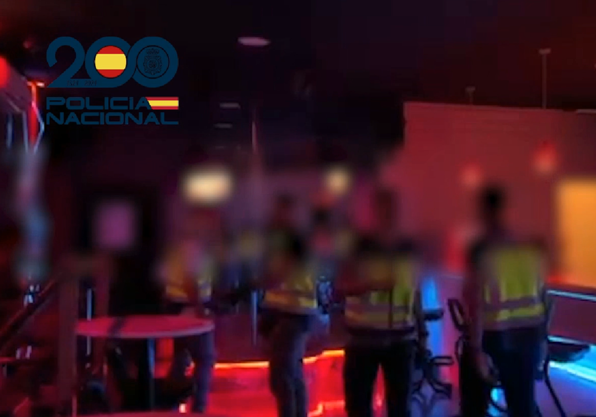 La Policía Nacional en uno de los burdeles intervenidos