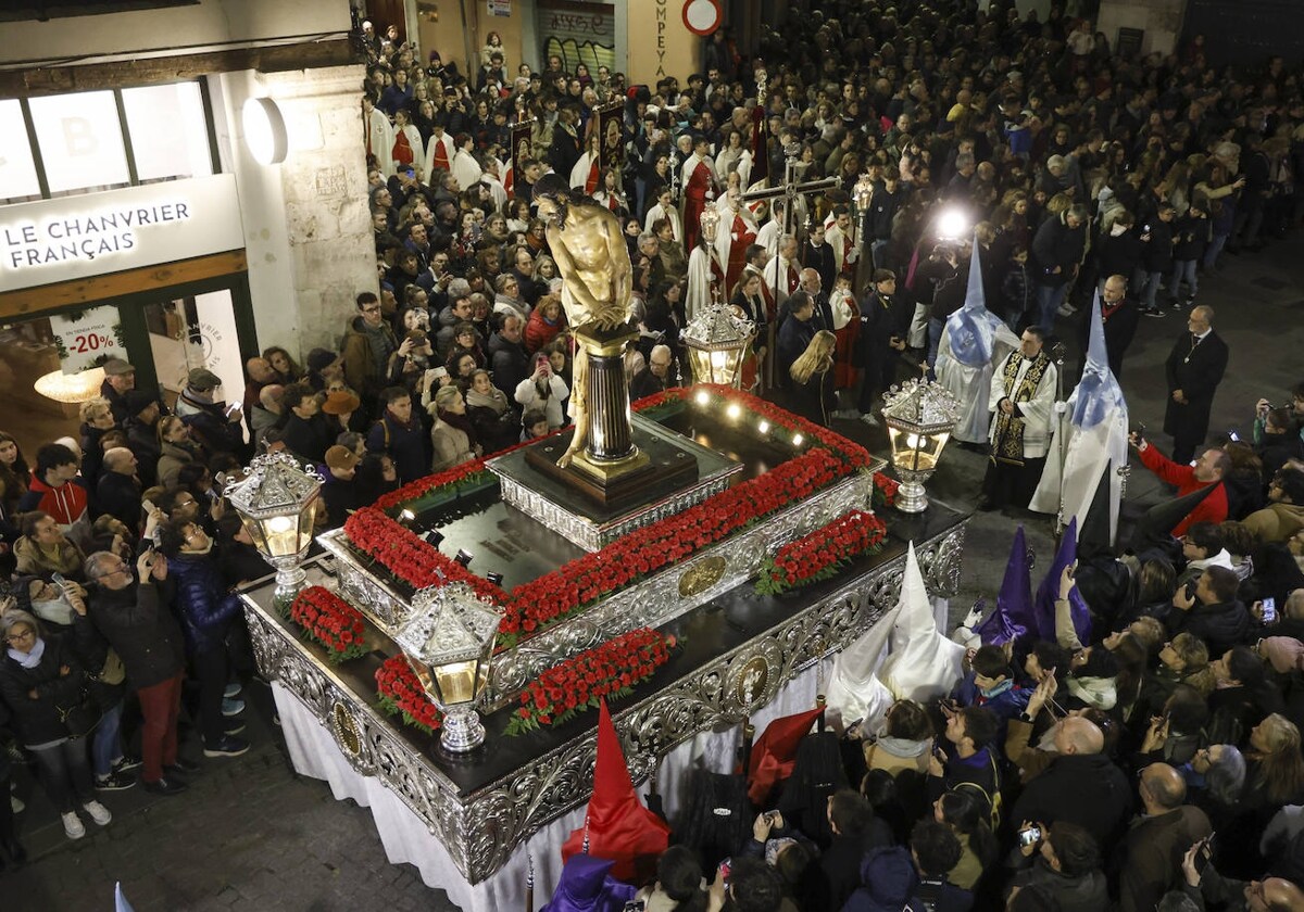 La jornada de ayer se pudo salvar en casi toda la Comunidad. En la imagen, la procesión del Santísimo Rosario del Dolor en Valladolid