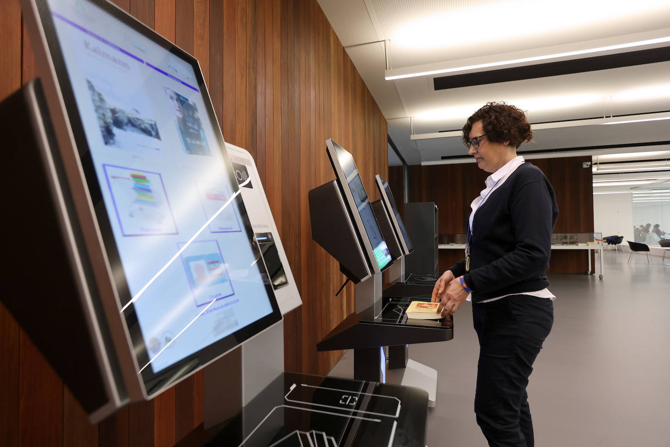 Fotos: Un paseo por la Biblioteca Grupo Cántico de Córdoba